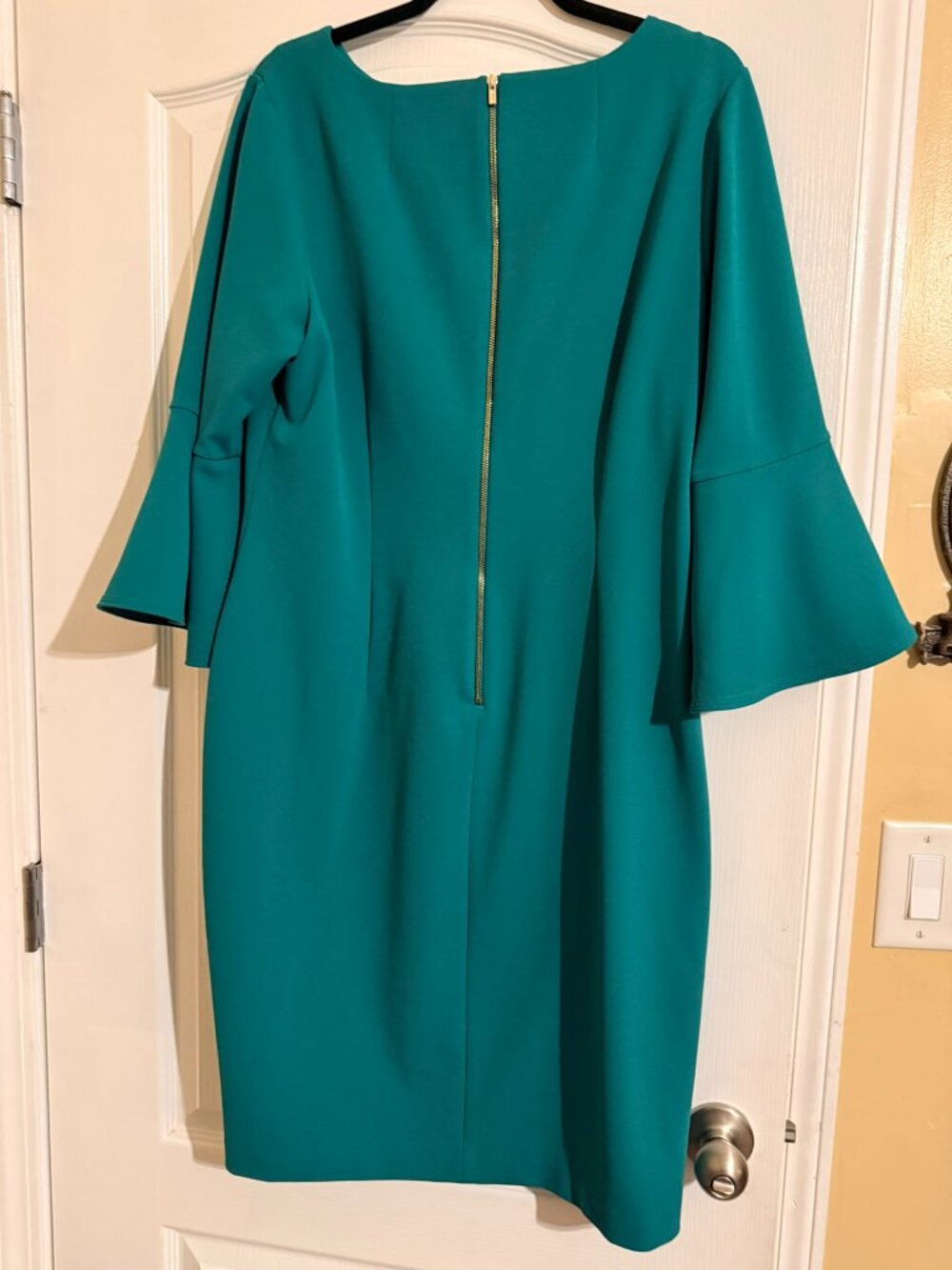Calvin Klein Green crepe material dress - Picture 2 of 3